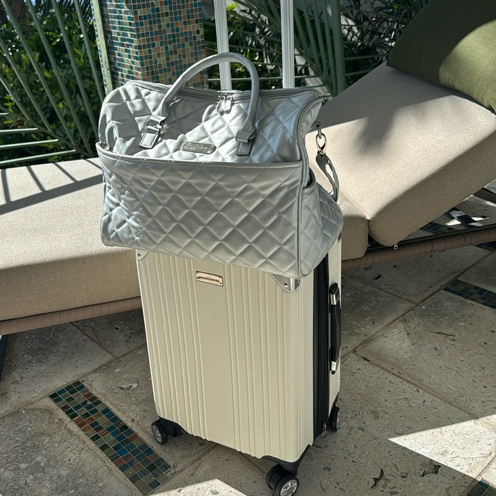 Samantha Brown 4 wheel carryon and matching silver travel bag